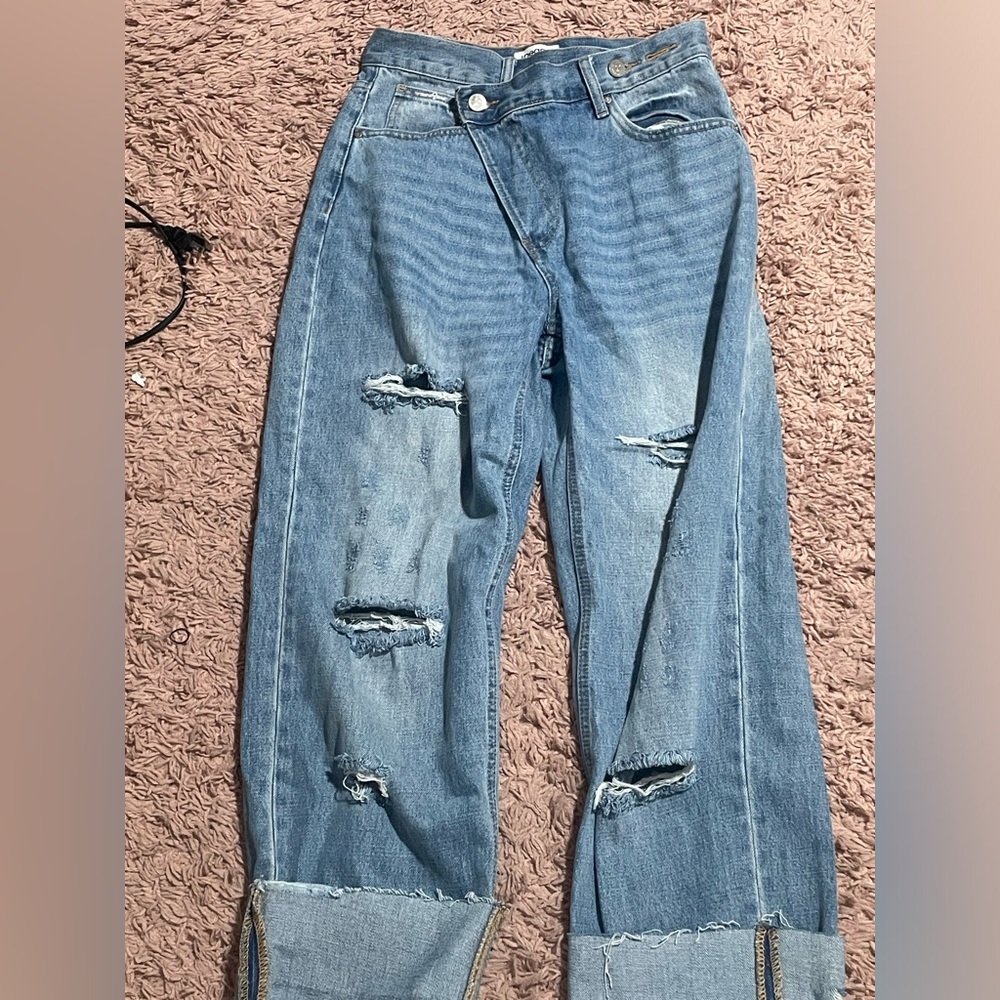 Jeans with rips